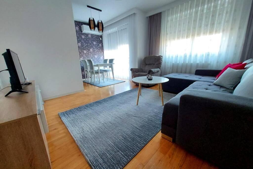 Apartment 13C Pristina Exteriör bild