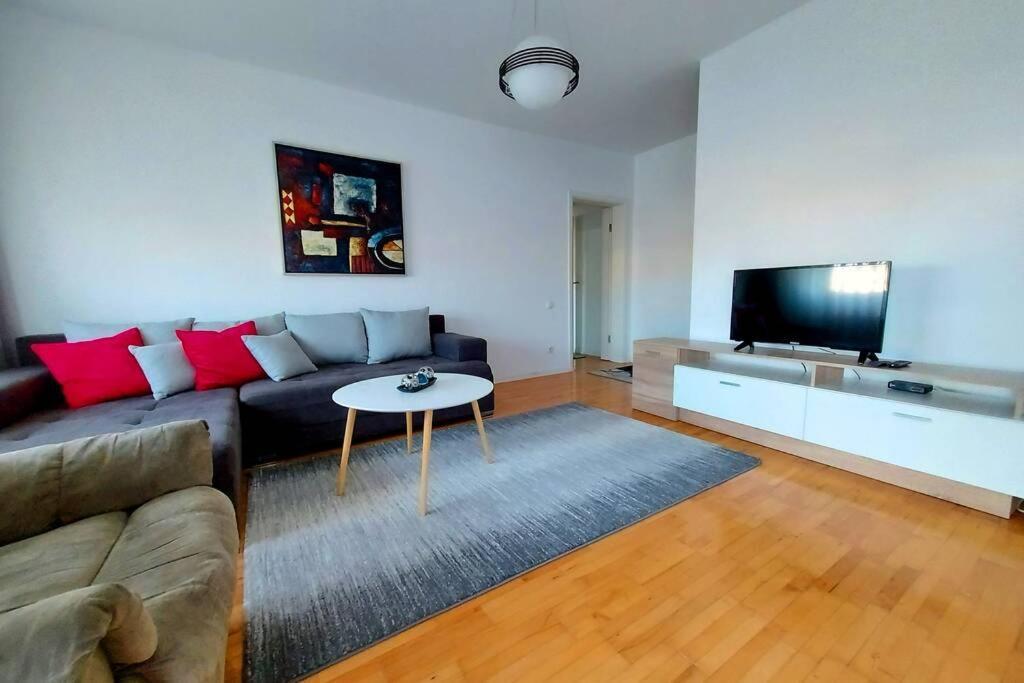 Apartment 13C Pristina Exteriör bild