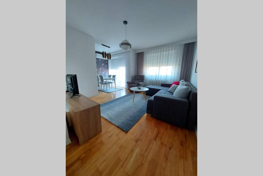 Apartment 13C Pristina Exteriör bild